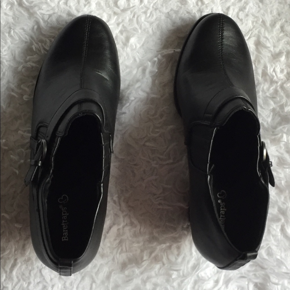 Cute black boots!